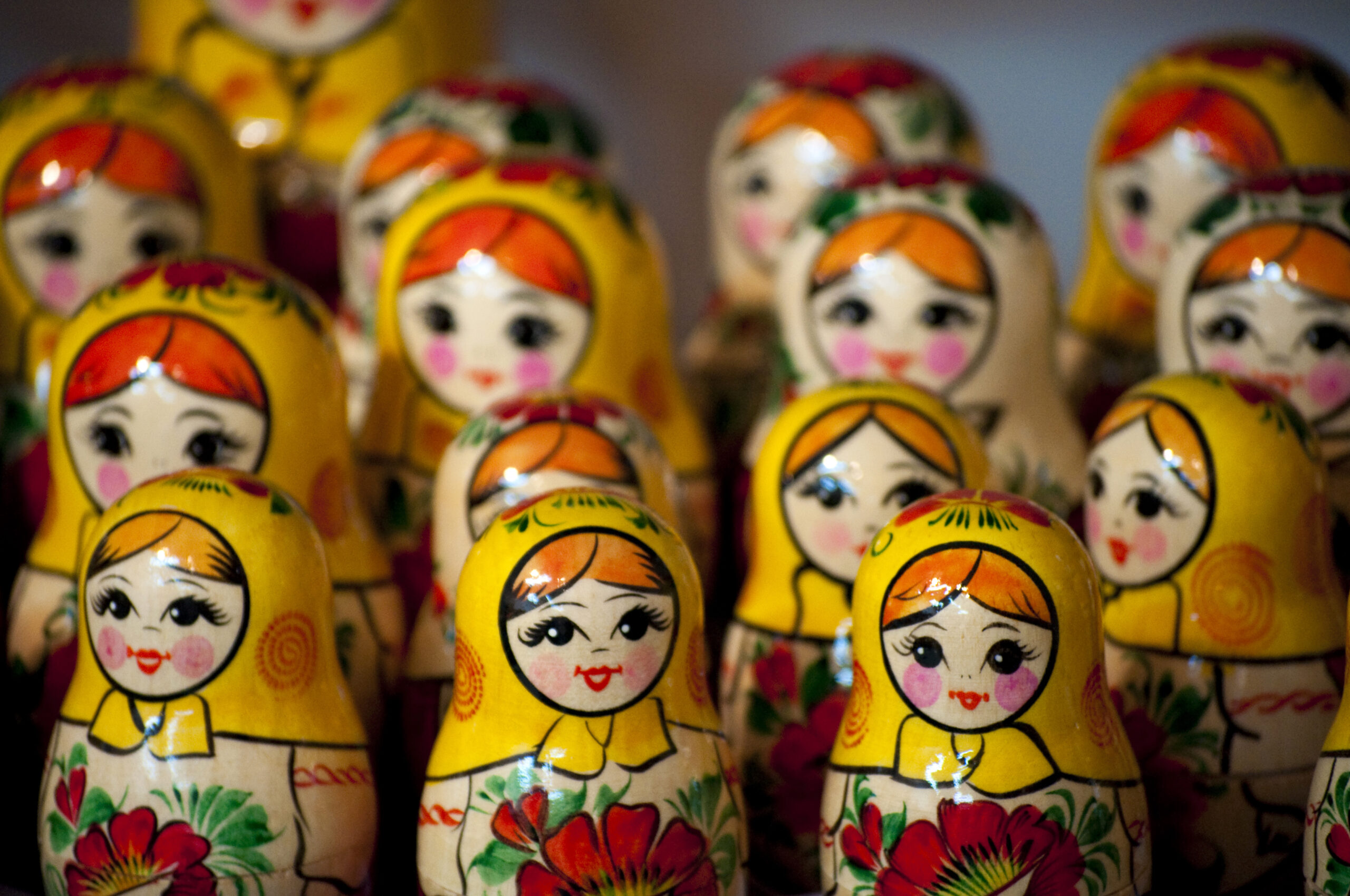 16 colorful Matryoshka dolls