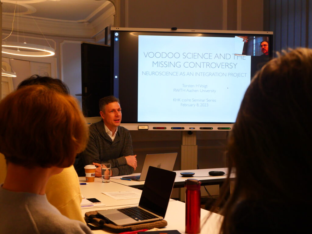 Thorsten Voigt giving a lecture